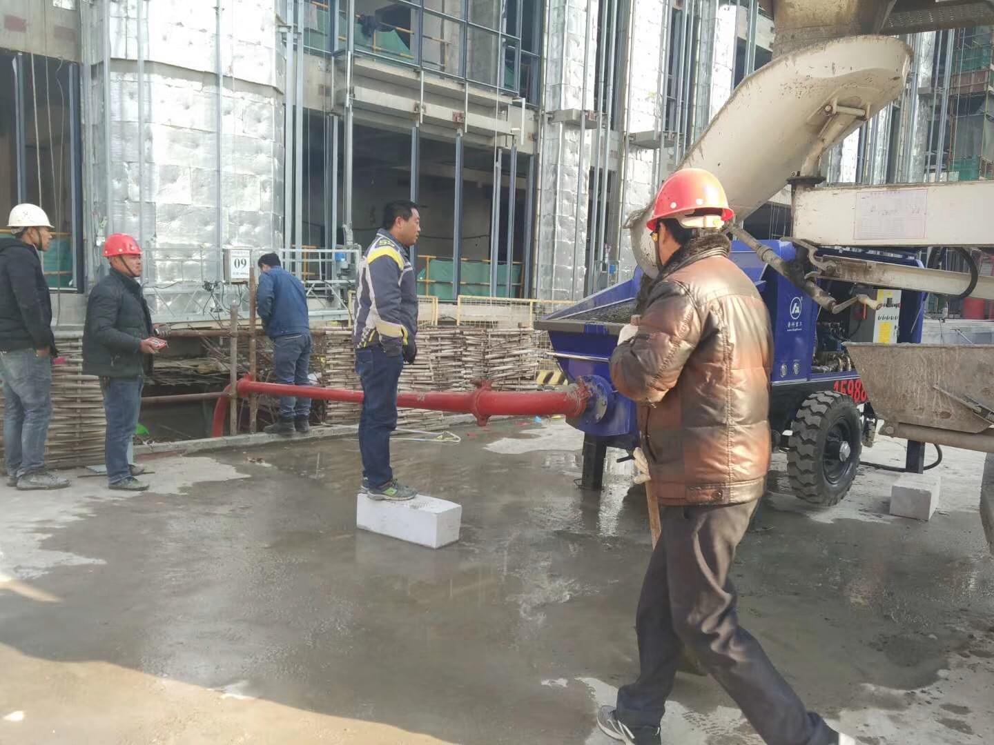 高效細石混凝土泵施工現(xiàn)場