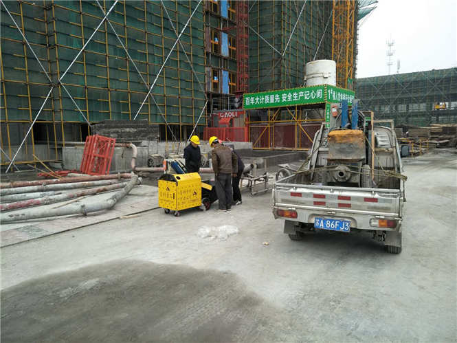 二次構(gòu)造柱泵上料機合作博崛建設(shè)溫嶺市東湖華庭項目